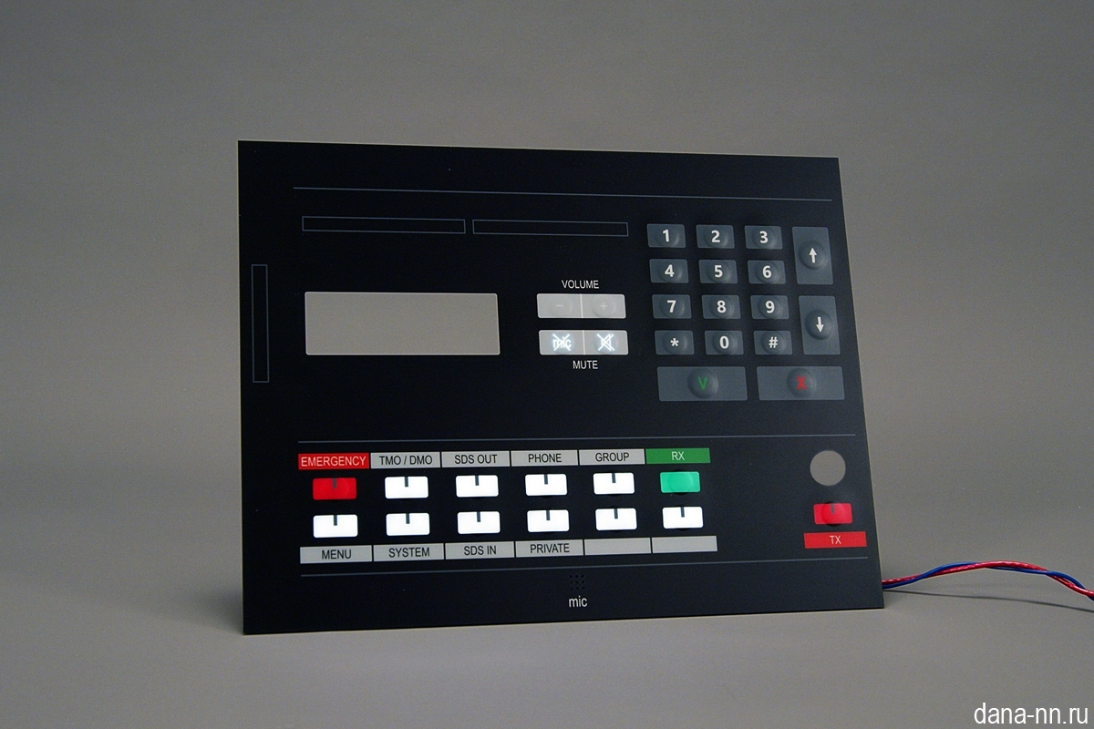 Пленочная клавиатура на жесткой плате с дневной зональной подсветкой